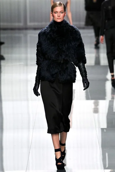 Look 12